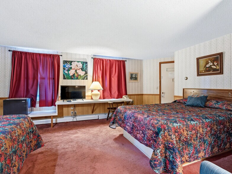 More Photos Of 1024 S I 75 Business Loop, Grayling Hotel For Sale