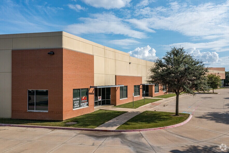 More Photos Of 5450 Stratum Dr, Fort Worth Showroom For Lease