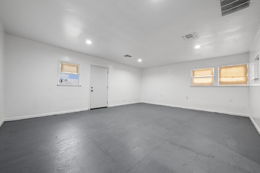 More Photos Of 550 Highway 46, Wasco Warehouse For Sale
