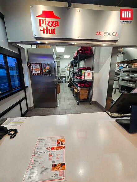 More Photos Of 8646-8658 Woodman Ave, Arleta Freestanding For Lease