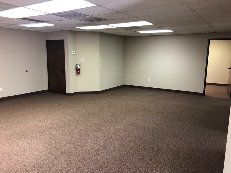 More Photos Of 3216 W Park Row Dr, Pantego Medical For Lease