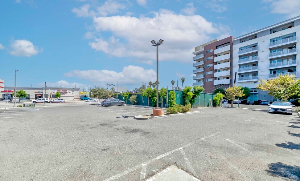 More Photos Of 110 E Anaheim St, Long Beach Convenience Store For Sale