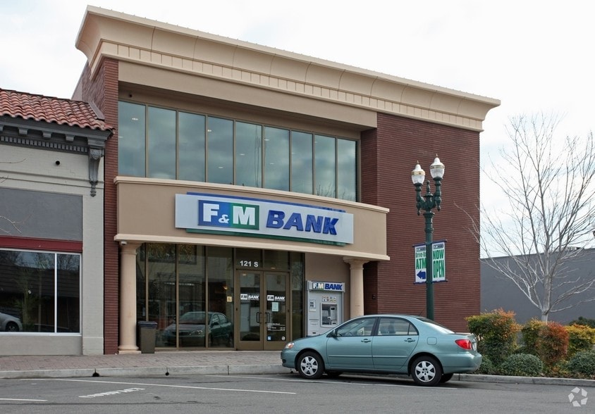 More Photos Of 121 S Center St, Turlock Office For Lease