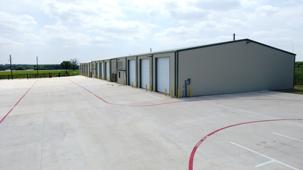 More Photos Of 16013 FM 429, Terrell Flex For Lease