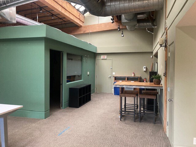 More Photos Of 1175-1195 Park Ave, Emeryville Showroom For Sale