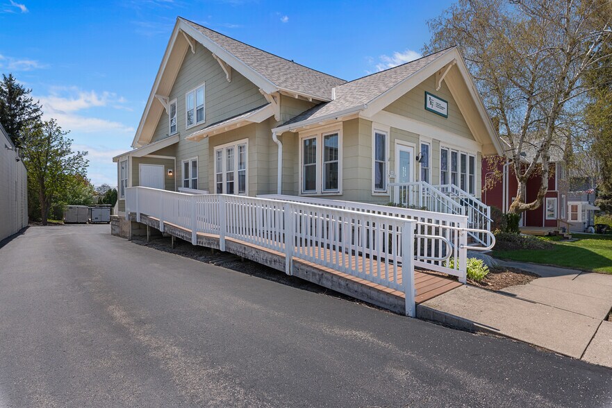 More Photos Of N90W16995 Appleton Ave, Menomonee Falls Office For Sale