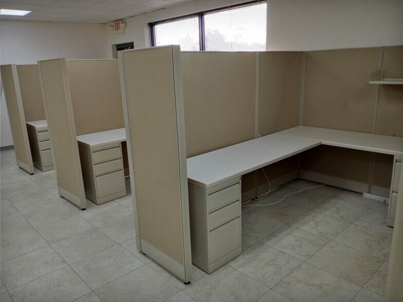 More Photos Of 887-891 Bolger Ct, Fenton Light Distribution For Lease