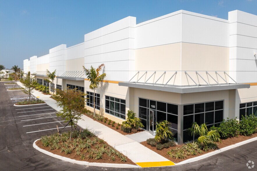 More Photos Of 14661 Jetport Loop, Fort Myers Light Distribution For Lease