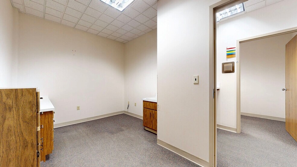More Photos Of 2228-2230 Sunset Blvd, Steubenville Office For Lease