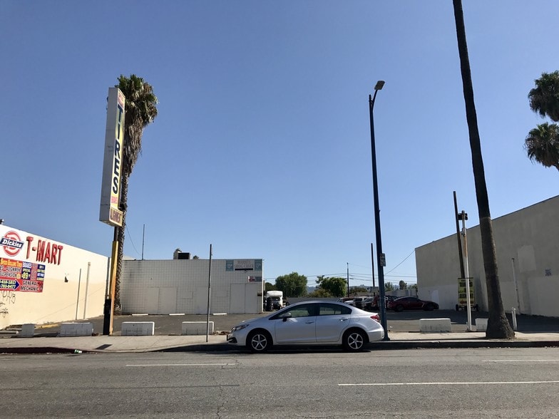 More Photos Of 20930 Sherman Way, Canoga Park Auto Dealership For Lease