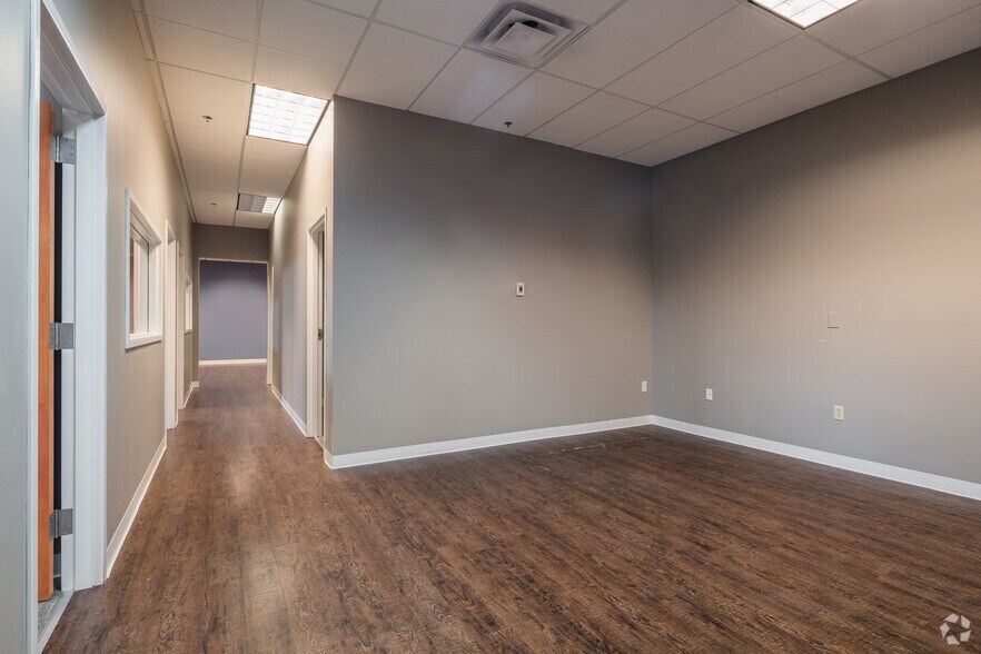 More Photos Of 16721-16765 Main St, Wildwood General Retail For Sale