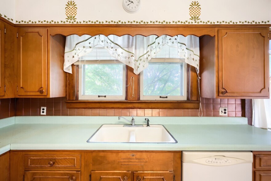 More Photos Of 41 W Main St, Fawn Grove Flex For Sale