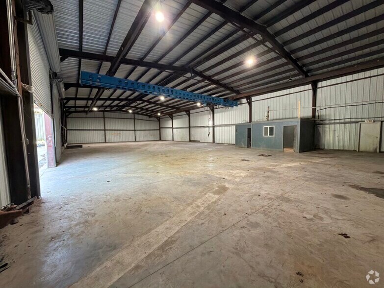 More Photos Of 2514 W Point Ave, College Park Manufacturing For Lease