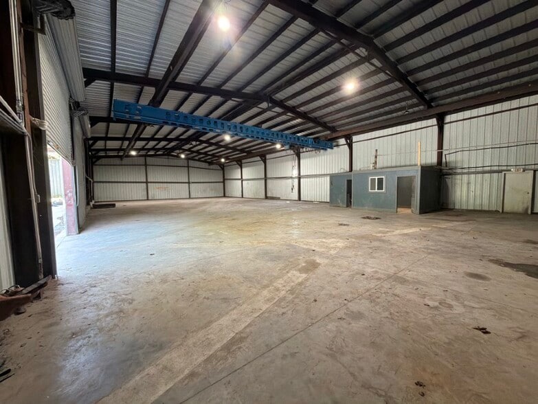 More Photos Of 2514 W Point Ave, College Park Manufacturing For Lease