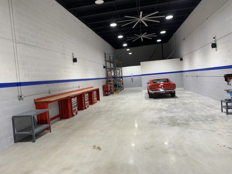 More Photos Of 4960 NW 165th St, Miami Warehouse For Sale