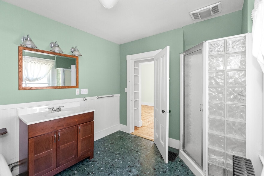 More Photos Of 7 Main St. St, Essex Apartments For Sale