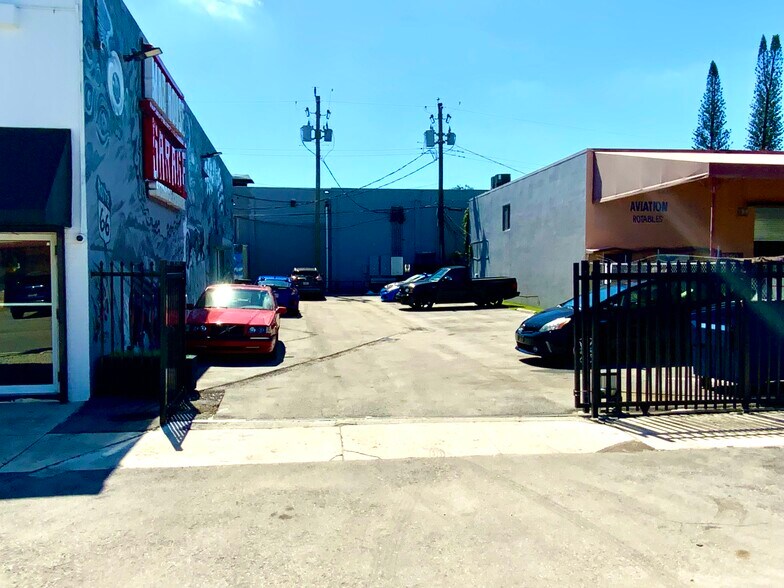 More Photos Of 5836 Rodman St, Hollywood Warehouse For Sale