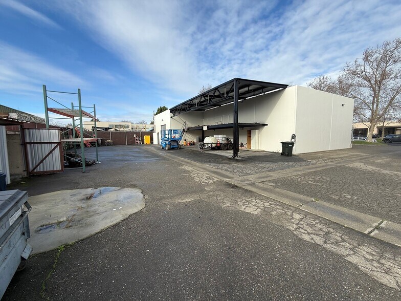 More Photos Of 23 Rickenbacker Cir, Livermore Warehouse For Lease