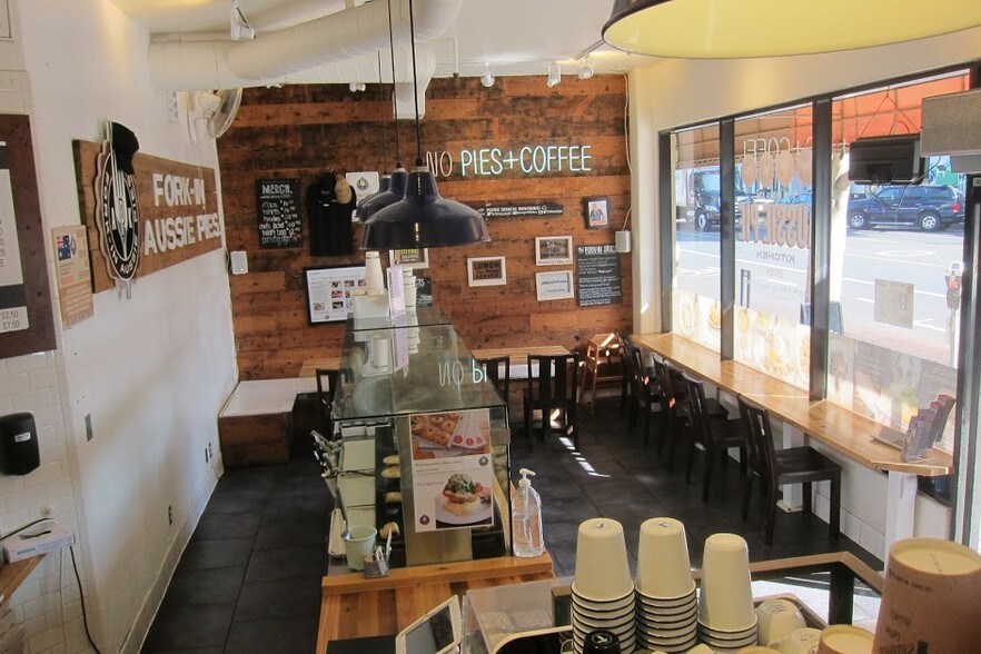 More Photos Of 2510 Main St, Santa Monica General Retail For Sale