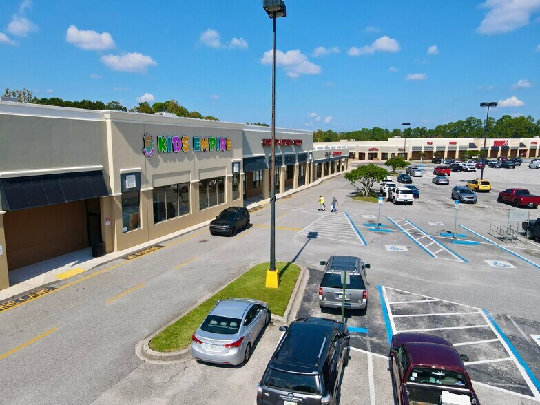 More Photos Of 8102 Blanding Blvd, Jacksonville Unknown For Lease