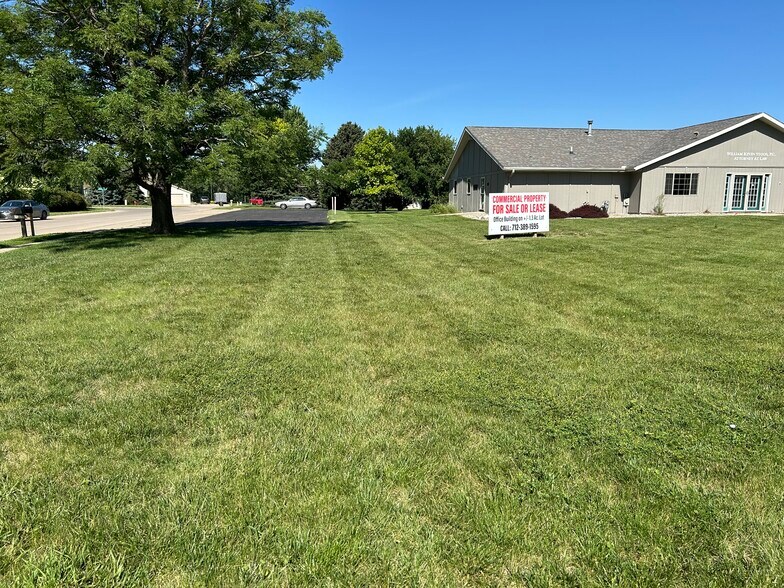 More Photos Of 335 Wycoff Dr, North Sioux City Medical For Sale