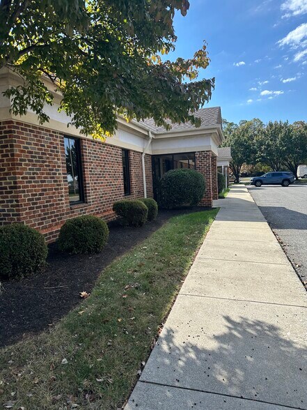 More Photos Of 15421 Forest Rd, Forest Office For Lease