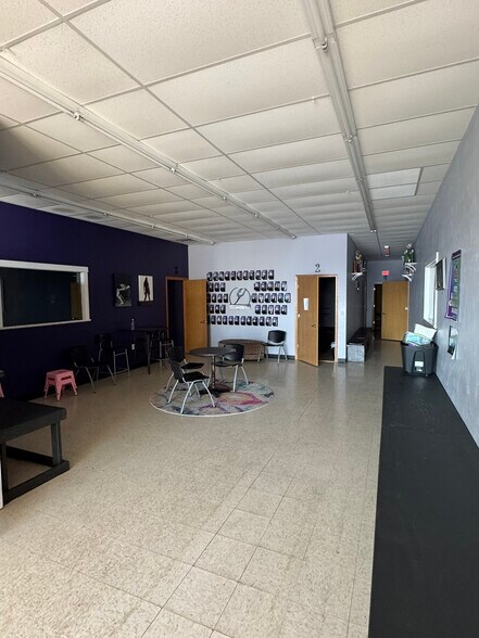 More Photos Of 728 Schelfhout Ln, Kimberly Freestanding For Sale