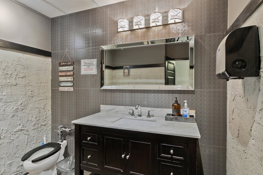 More Photos Of 1506 Staples Mill Rd, Richmond Office For Sale