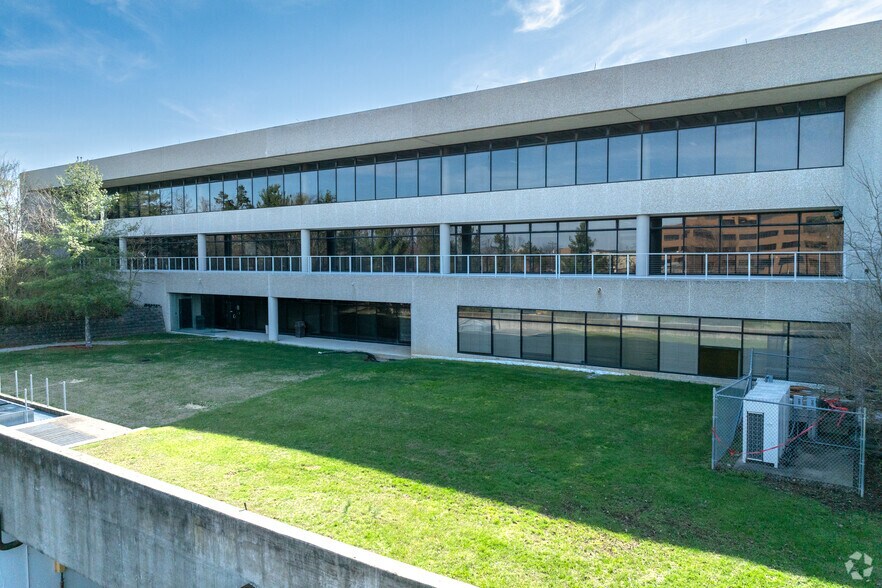 More Photos Of 101 Yorkshire Blvd, Lexington Office For Lease