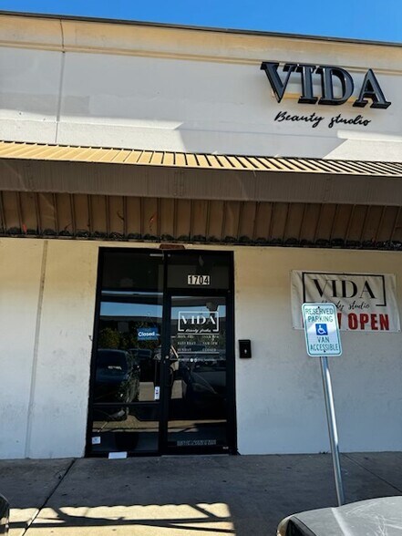 More Photos Of 1704 W Loop Fwy N, Houston Unknown For Lease