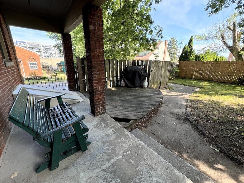 More Photos Of 201 Linden Ave, Newport Office Residential For Sale