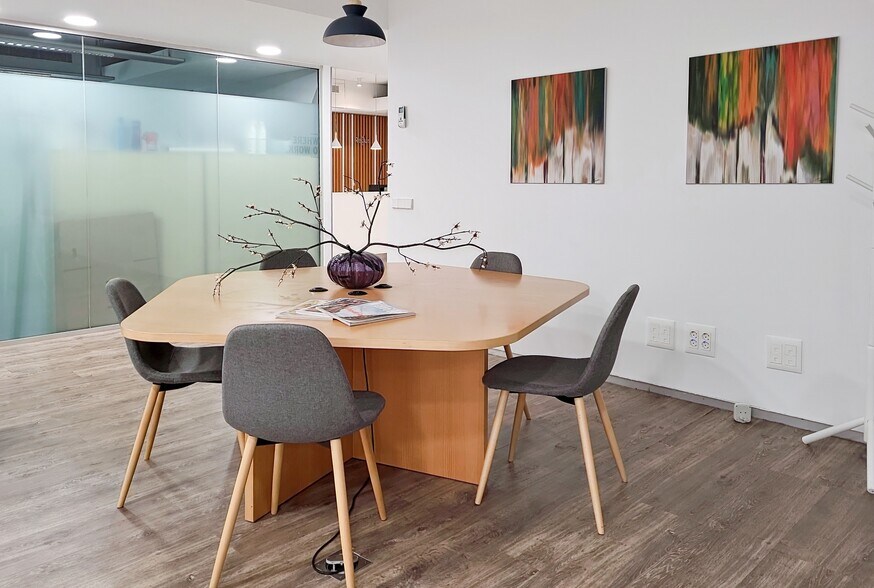 Primary Photo Of 2360 Meadowpine Blvd, Mississauga Coworking Space