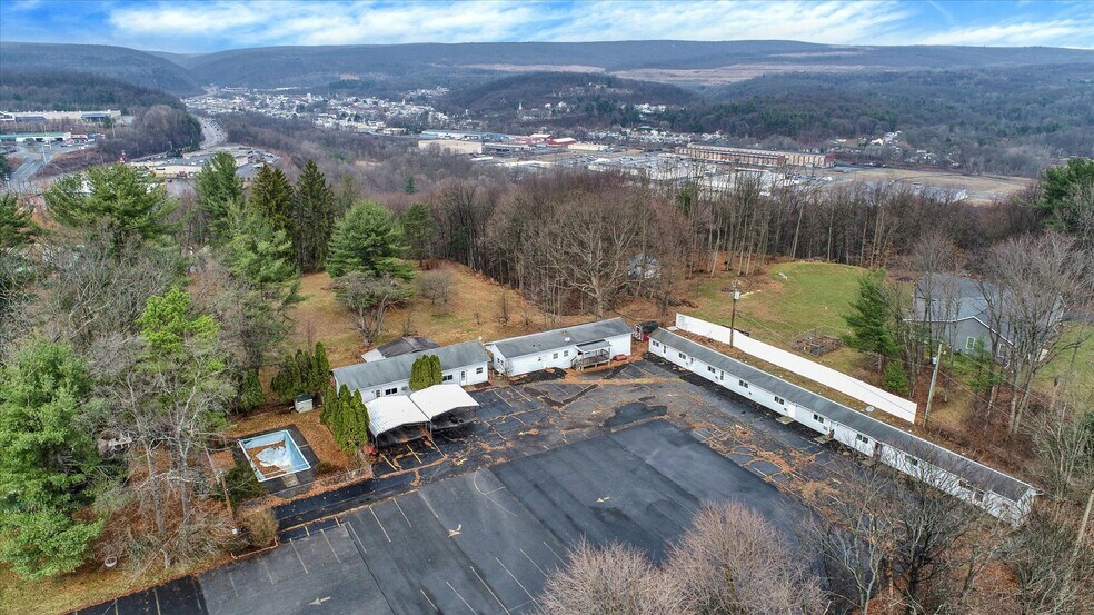 More Photos Of 145 Chamberlaine Ave, Pottsville Flex For Sale