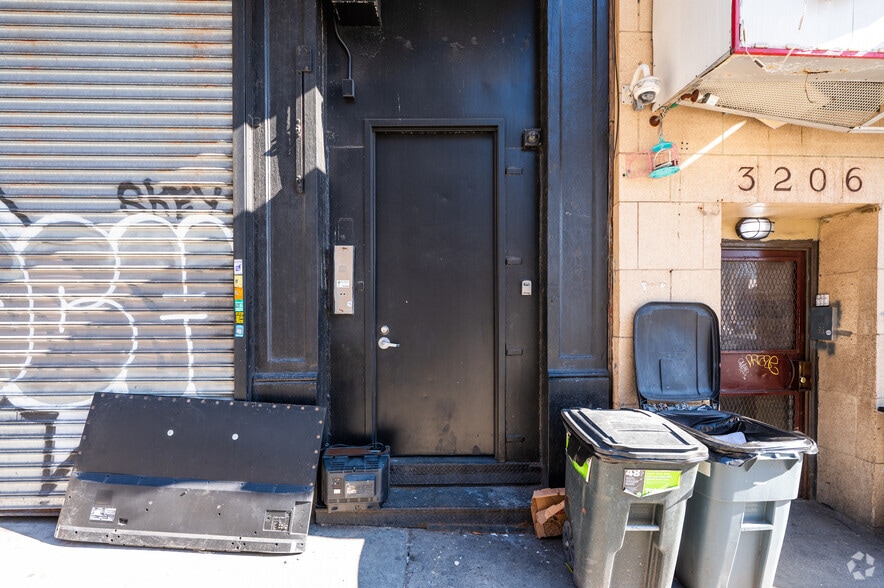 More Photos Of 3208 3rd Ave, Bronx Office For Lease