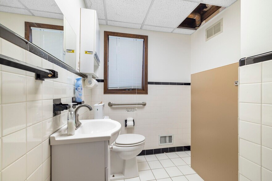 More Photos Of 7 Stokum Ln, New City Office For Sale