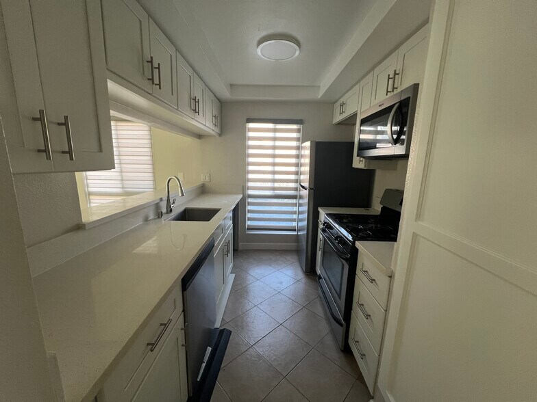 More Photos Of 11209 Sardis Ave, Los Angeles Multifamily For Sale