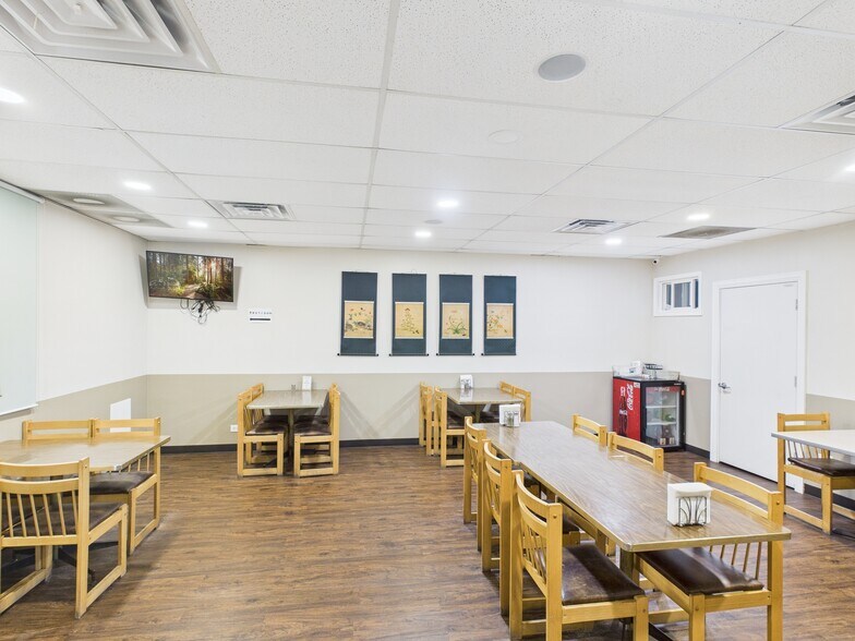 More Photos Of 4203 Lawrence Ave, Chicago Sports And Entertainment For Sale