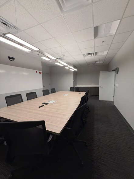 More Photos Of 16-20 S Lewis Ave, Tulsa Office For Lease