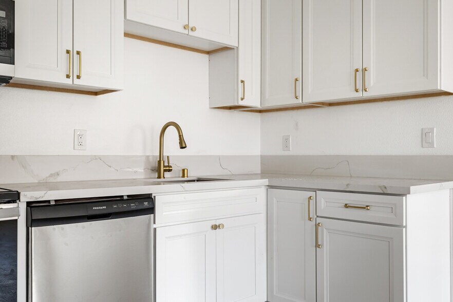 More Photos Of 569 Park Way, Chula Vista Apartments For Sale