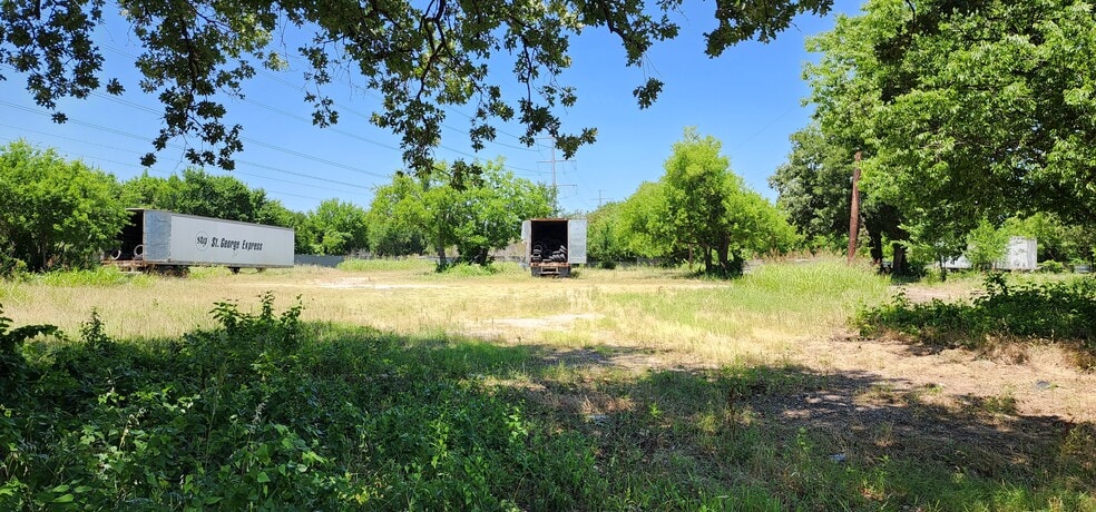 More Photos Of 7305 Julius Schepps Fwy, Dallas Warehouse For Lease
