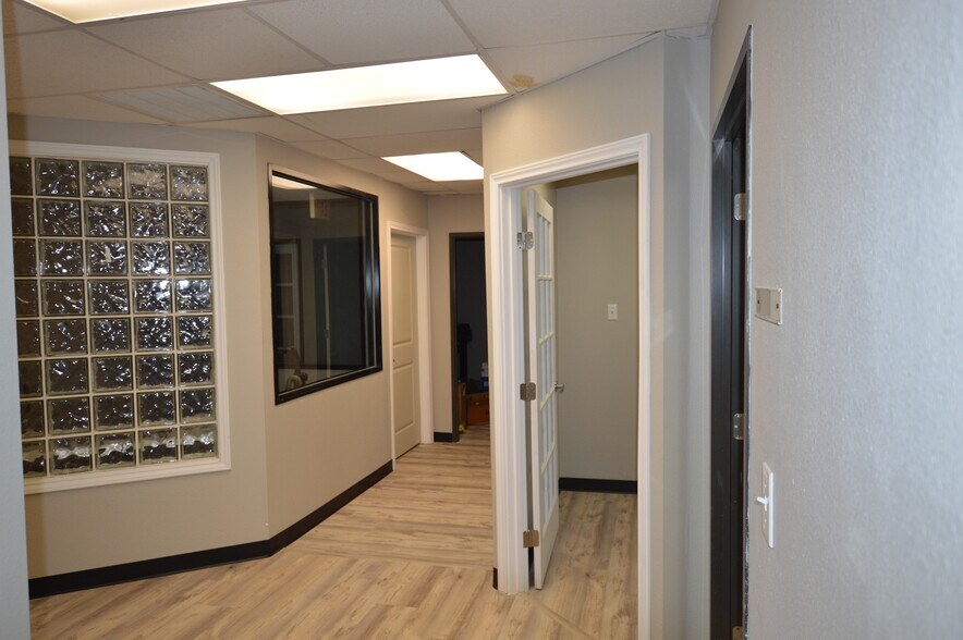 More Photos Of 201-207 S Allen Dr, Allen Office For Sale