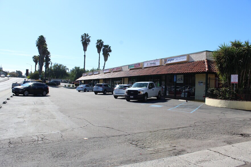 More Photos Of 305-321 N Ash St, Escondido Storefront For Lease