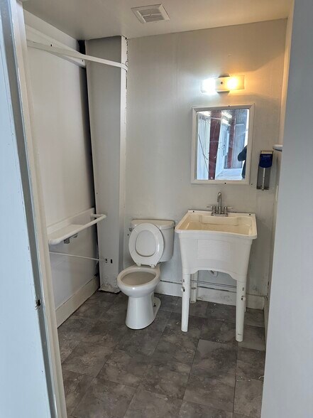 More Photos Of 11440 N Woodside Ave, Santee Service For Lease