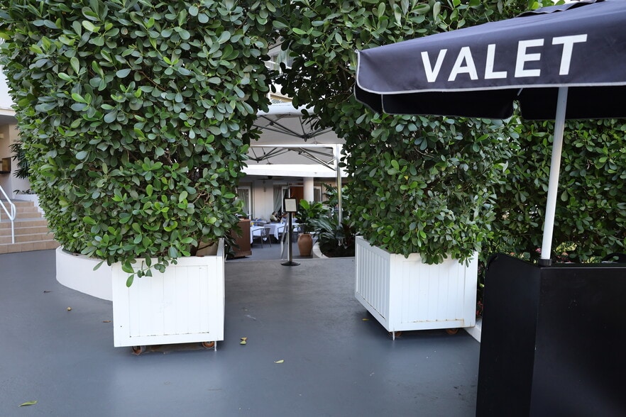 More Photos Of 44 Cocoanut Row, Palm Beach Medical For Lease