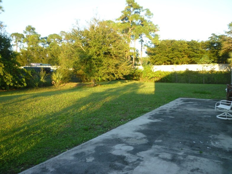 More Photos Of 10980 Enterprise Ave, Bonita Springs Warehouse For Lease