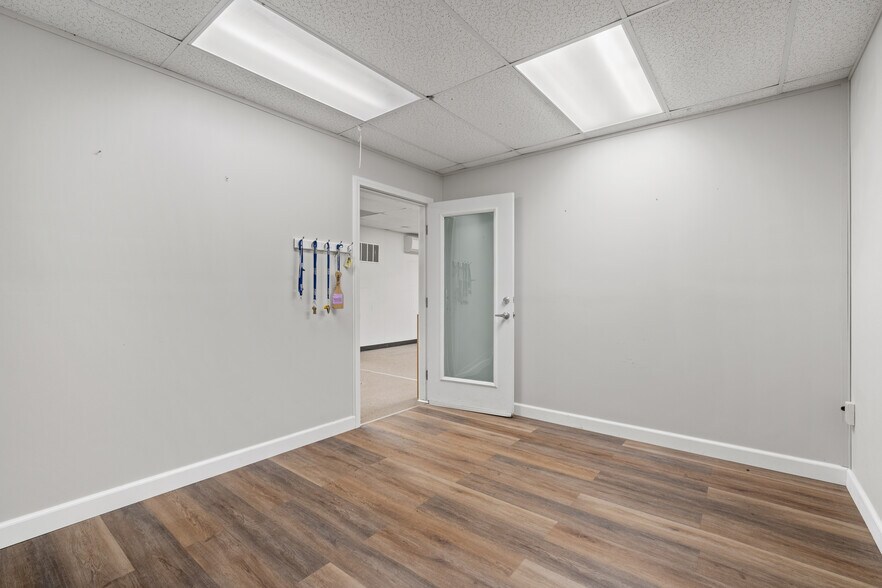 More Photos Of 5942 Portal Way, Ferndale Loft Creative Space For Lease