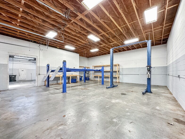 More Photos Of 811 W Constance Rd, Suffolk Flex For Sale