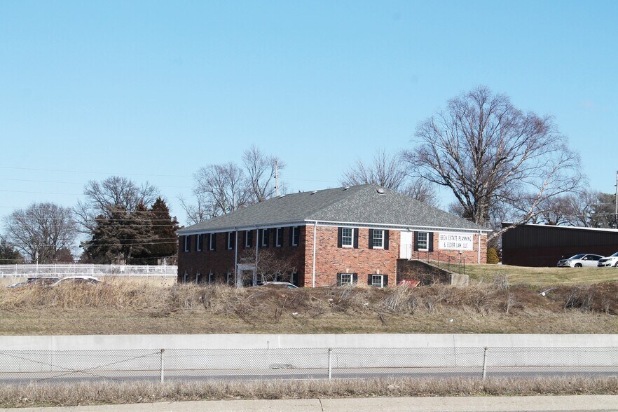 More Photos Of 2777 W Clay St, Saint Charles Office For Lease