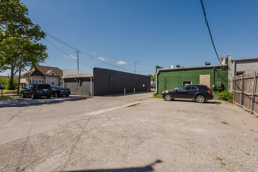 More Photos Of 1115 W Douglas Ave, Wichita Storefront For Sale