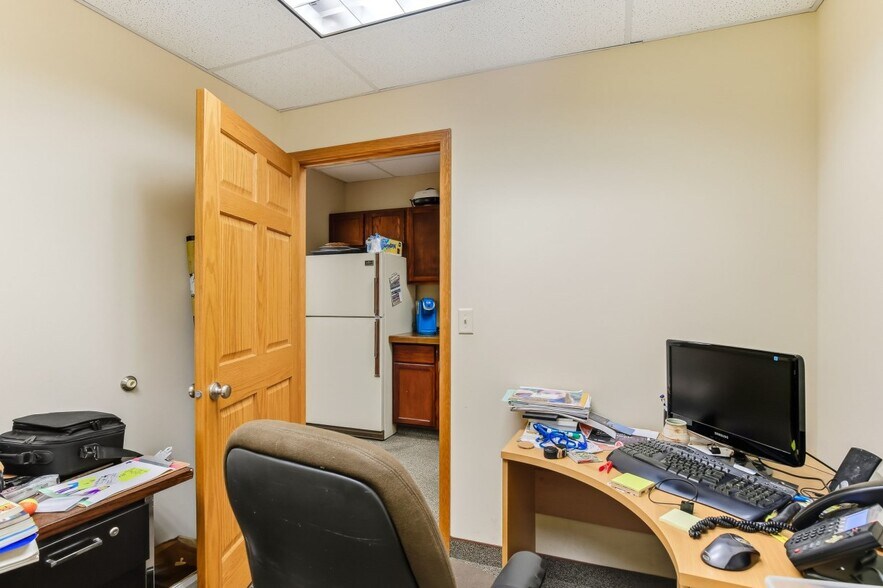 More Photos Of 3825 Lake Elmo Ave N, Lake Elmo Research And Development For Lease